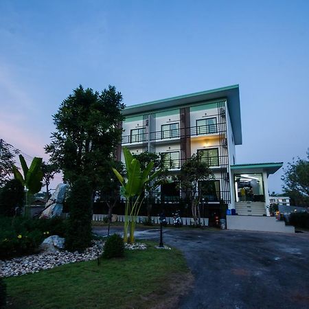 Sunee Boutique Hotel Uttaradit Exterior foto