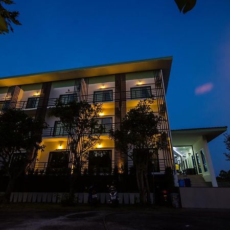 Sunee Boutique Hotel Uttaradit Exterior foto