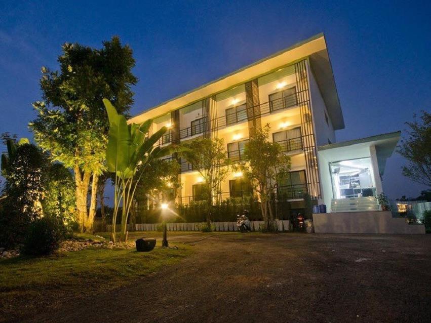 Sunee Boutique Hotel Uttaradit Exterior foto