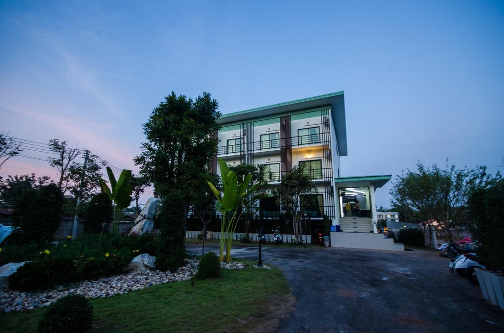 Sunee Boutique Hotel Uttaradit Exterior foto