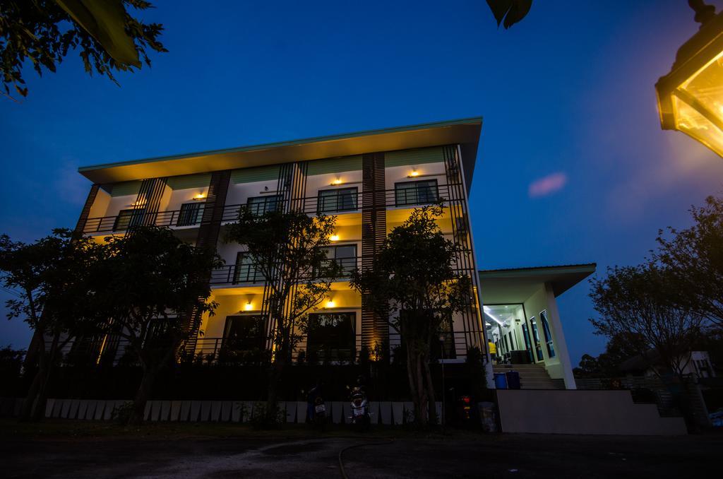 Sunee Boutique Hotel Uttaradit Exterior foto