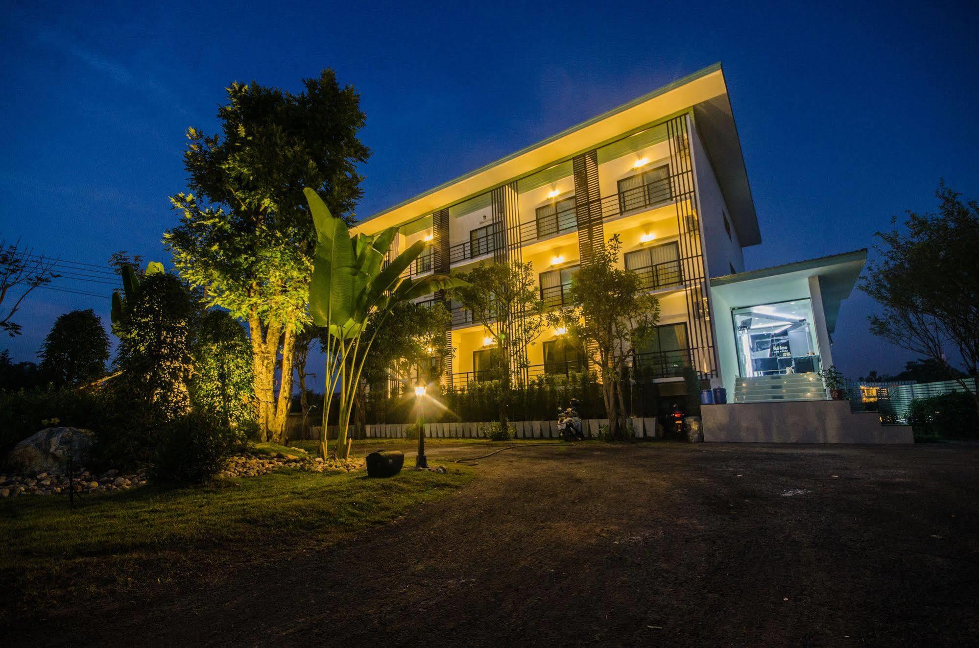 Sunee Boutique Hotel Uttaradit Exterior foto