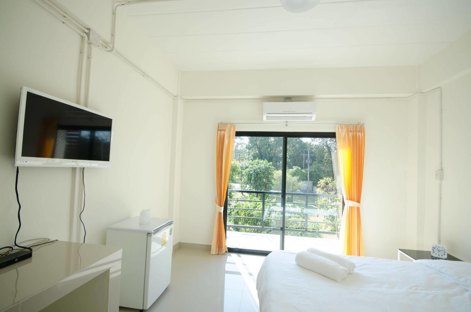 Sunee Boutique Hotel Uttaradit Exterior foto